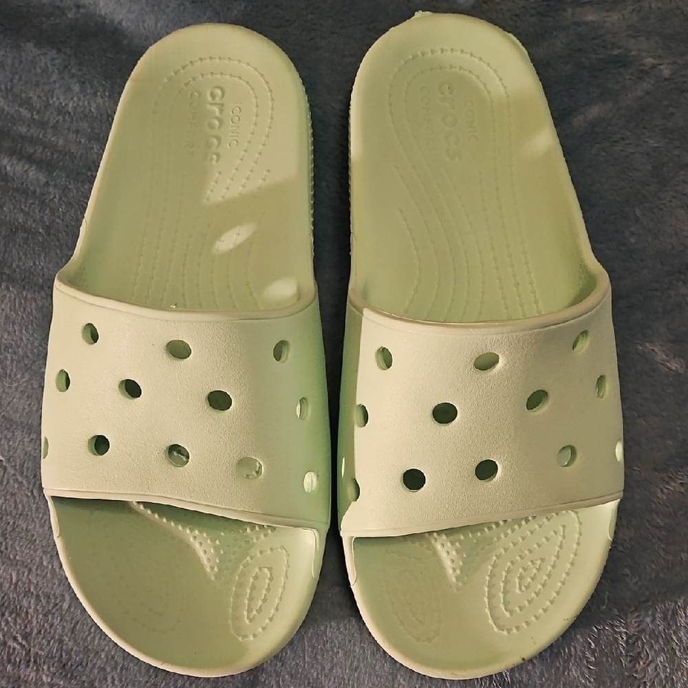EUC Crocs Light Green Slide Sandals Unisex Womens 11 Mens 9